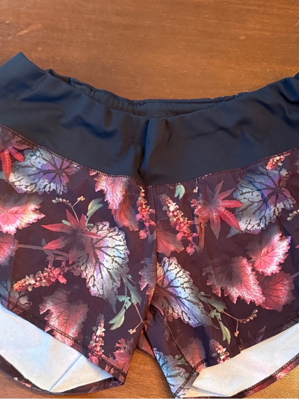 Oiselle Roga Shorts Women's Size 4 Floral Running Shorts Burgundy/Multi